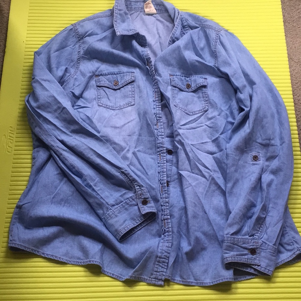 ••5 FOR $25•• Button-Up Shirt